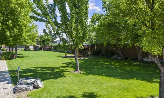 Provo Bay House | The Hidden Barn! Serene hgetaway for the entire Family!