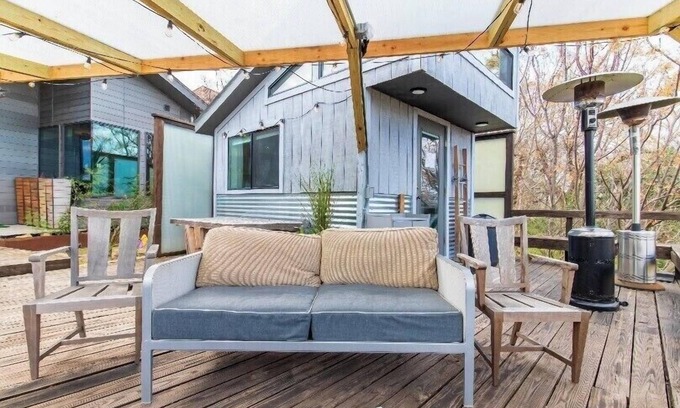 Kessler House | The Hidden Cliff-Tiny Bishop Arts Tree House with Downtown View