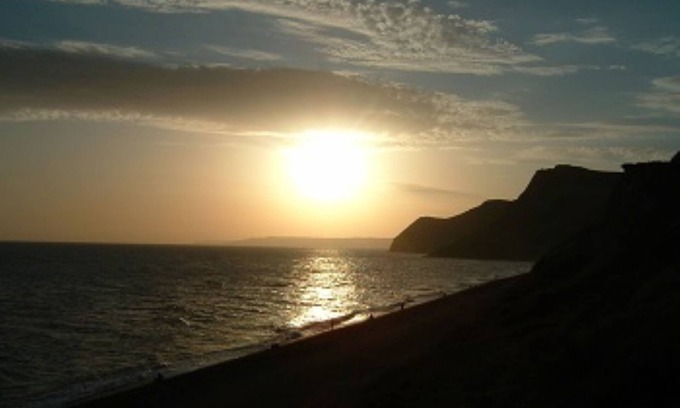 Eype Ski Chalet | The Hideaway-A Peaceful And private location, countryside views. 2 mins to beach