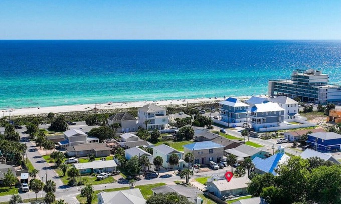 Bid-a-wee Beach House | The Hideaway | Bid-a-Wee Beach | 2 minute walk to Private Beach Access | Close to Frank Brown Park