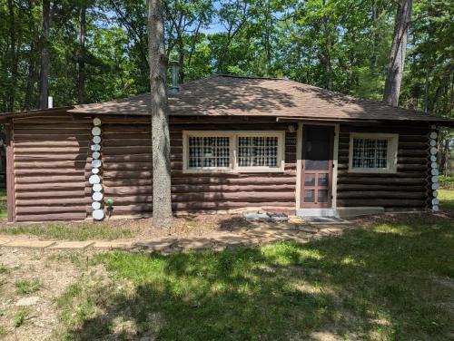 Oscoda House | The Hideout - Cute And Quiet Rustic Cabin!