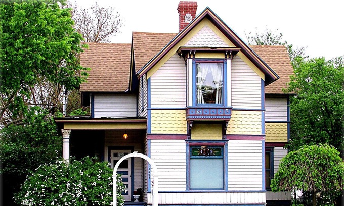 La Crosse House | The Historic A.C. Carter House - River Romance on the La Crosse Historical Tour!