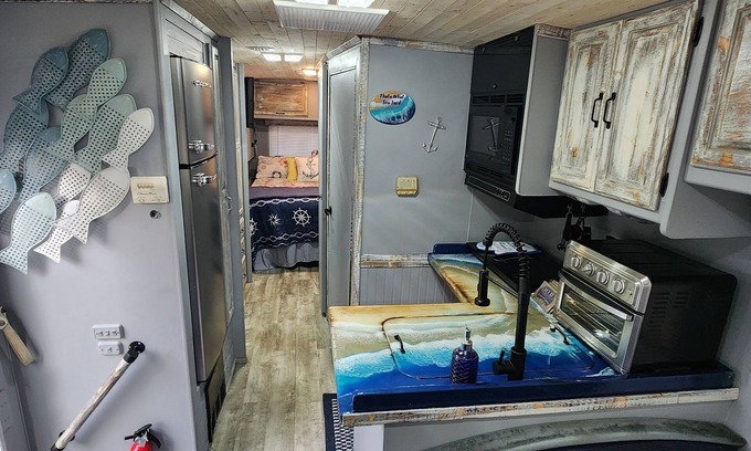 Perry House | The Holy Mackerel nFamily and pet friendly