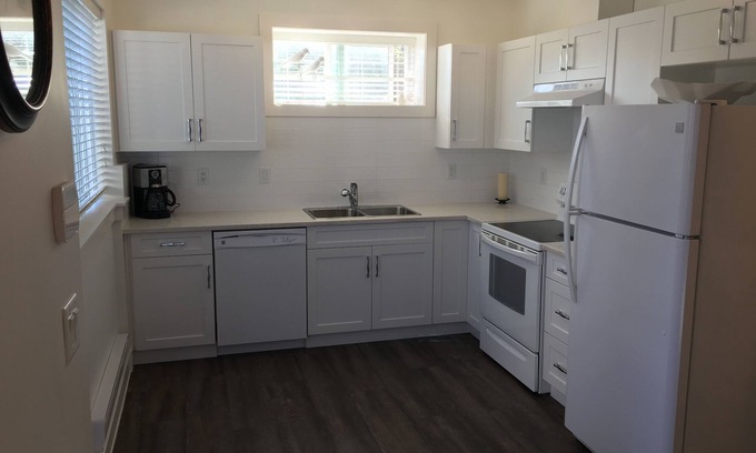 Aldergrove Apartment | The home's sweet home in the meadows