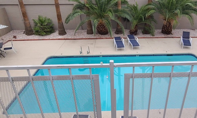 Las Vegas Apartment | The Honeycomb Hideout