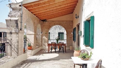 Sfakera House | The house with the arches