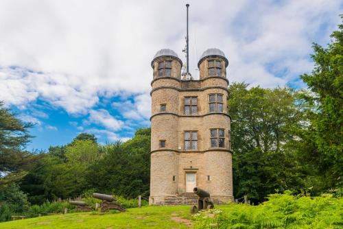 Chatsworth House | The Hunting Tower