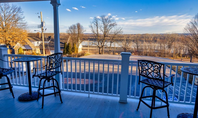 Washington Hotel | The Inn at Elijah McLeans