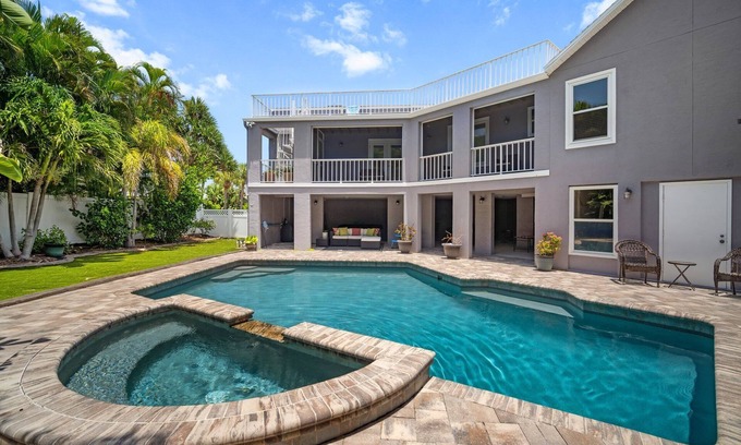 Tierra Verde House | The Island Pool House