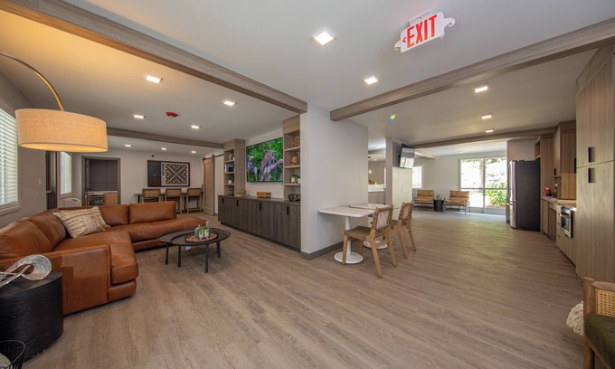Jackson Hotel | The Jackson SouthTown