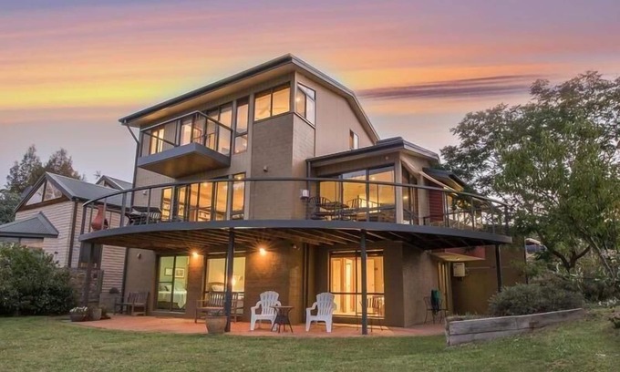 East Jindabyne House | The Jindabyne Lakehouse