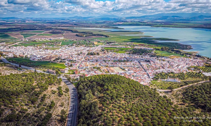 Bornos Cottage | The John Wine House is ideal for families with or without a pet.