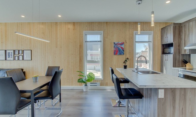 La Cite-Limoilou Apartment | The Kaméléon, The Halo