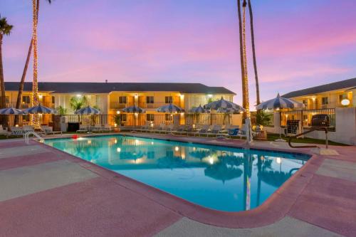 Tucson Hotel | The Kennedy Tucson, SureStay Collection by Best Western