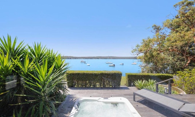 Gwandalan House | The Lake Escape