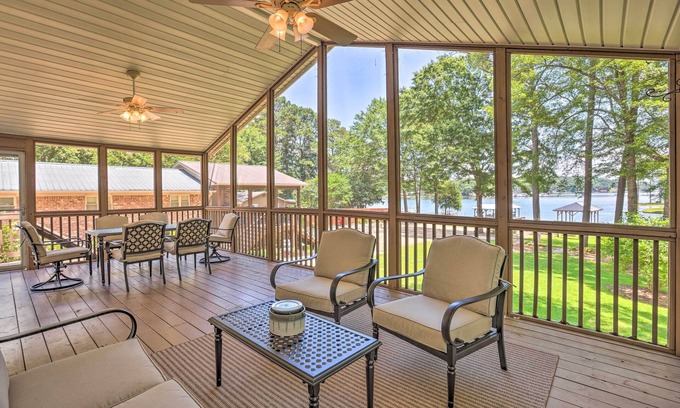 Vincent House | ‘The Lake Escape’: Boat Dock, Fire Pit, Kayak!