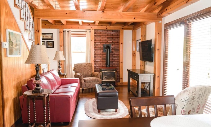 Milltown Cabin | The Lakehouse/Cabin is a Hidden Gem