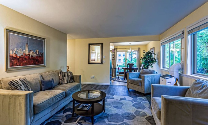 North End Condo | the Lanai, Best Area, Large Balcony, WD, Condo