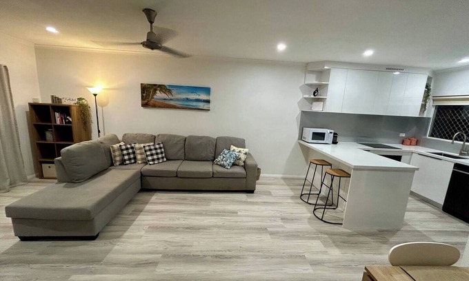 Trinity Beach House | The Lazy Break at Trinity 400m from the beach with great of bars and restaurants
