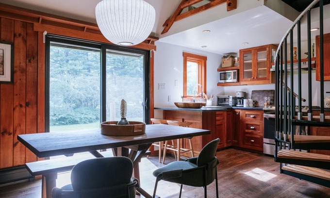 Mount Tremper Hotel | The Leeway - Meadow Loft Duplex