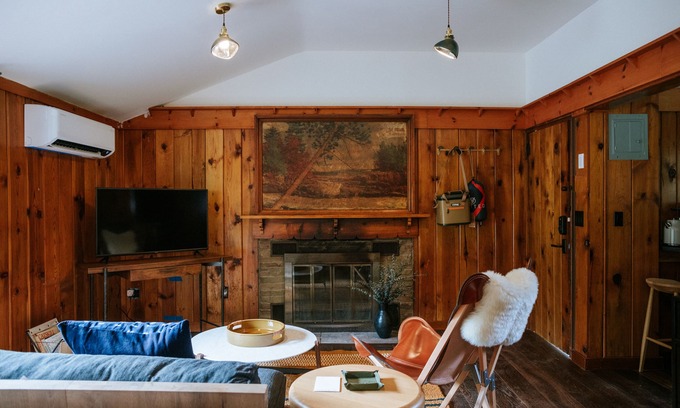 Mount Tremper Hotel | The Leeway - River Studio