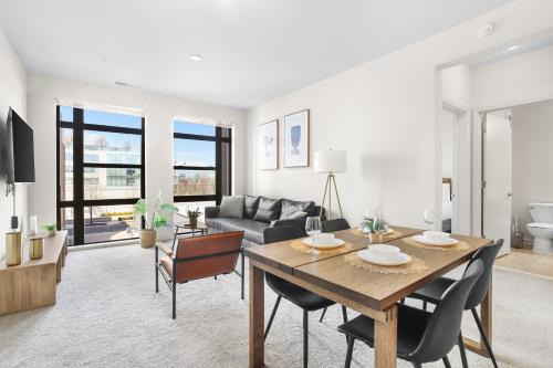 Arlington Apartment | The Leisure & The Work Mixed In One-Site