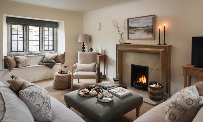 Lower Slaughter House | The Little Barn