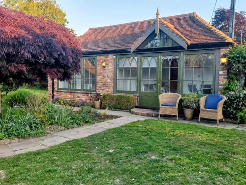 Pulborough House | The Little Cottage