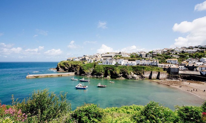 Port Isaac Cottage | The Lobster Pot, Port Isaac - with parking & sea glimpse - 200m from harbour