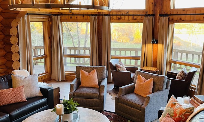 Boring Cabin | The Lodge at Dolan Creek Farm with private hot tub.