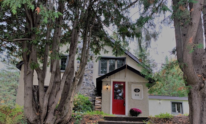 Morin Heights Ski Chalet | The Lodge house with swimming pool and spa