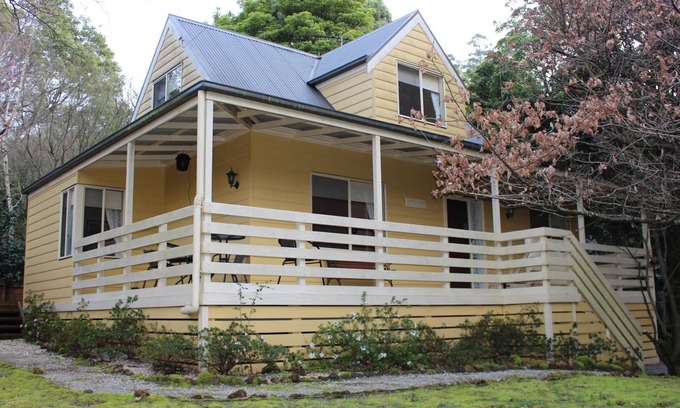 Warburton Cottage | The Loft-Cottage WarburtonnSave by staying two nights or more