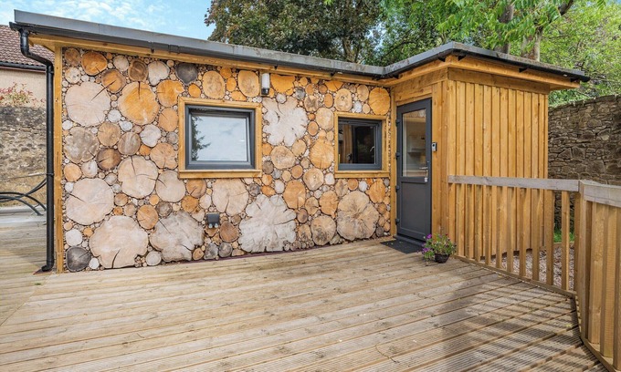 Polmont Cottage | The Logstack- UK42984