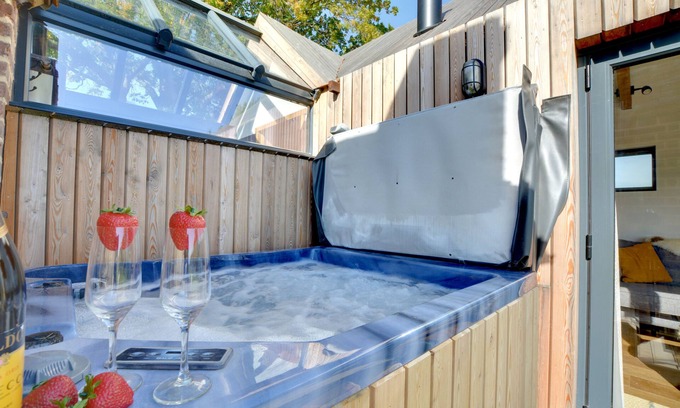 Stone in Oxney House | The Lookers Legacy - One Bedroom House, Sleeps 2