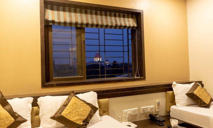 Wellington Pier Hotel | The Majlis Hotel - Near Taj Hotel Colaba