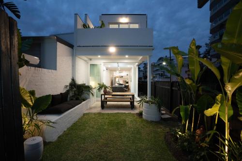 Manly House | The Manly House - 100 steps from Manly Beach