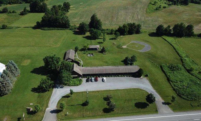 East Springfield Hotel | The Meadowlark Inn