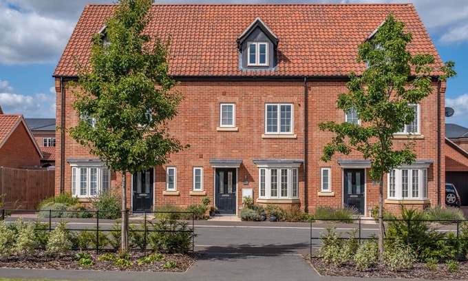 Holt Cottage | The Middle House - Fabulous modern terrace house, 3 bedrooms, garden, parking