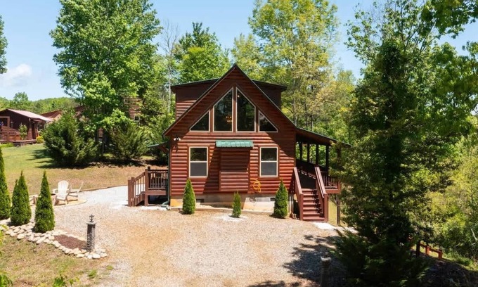 Murphy Cabin | The Misty Blue Mountain Retreat