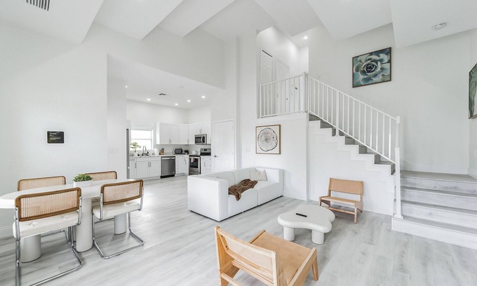 East Naples House | The Modern Botanical – Pickleball & Gardens