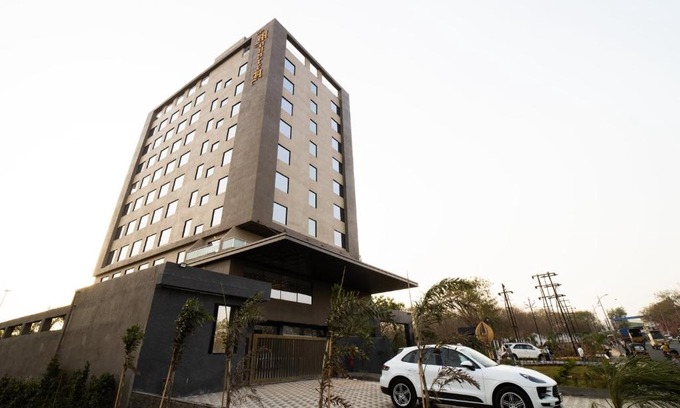 Mahalunge Ingale Hotel | The Monarch at Chakan MIDC, Pune