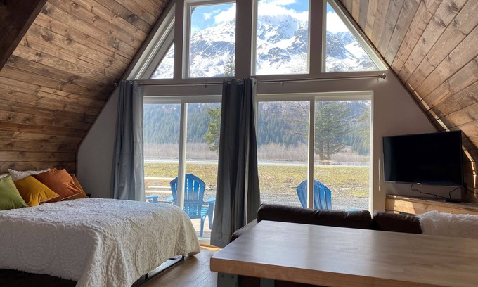 Seward Cabin | The Moose @ Exit Glacier Cabins