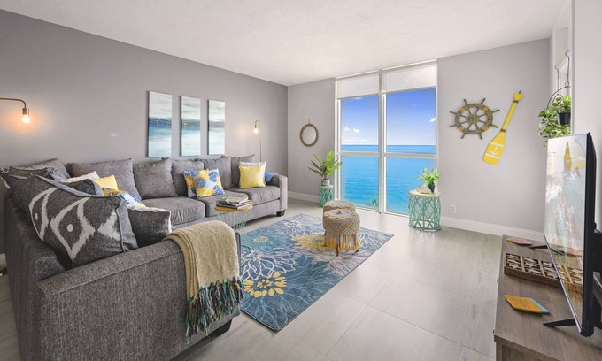 Hollywood South Central Beach Apartment | The most amazing ocean view