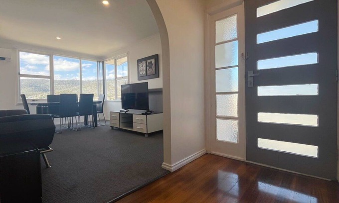 Risdon Vale House | The Mountain Riveting House at Risdon vale
