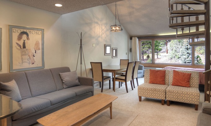 Purgatory Cabin | The Mulligan (#210) |10 min to Ski - A/C - Golf - Shared Pool & Hot Tub