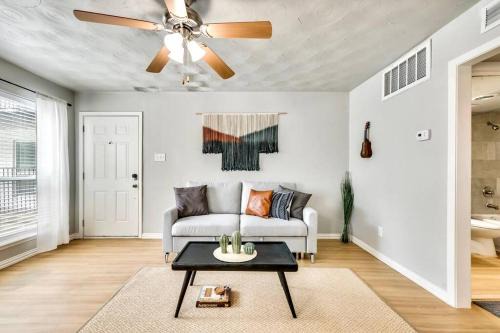 Old East Dallas Apartment | The Munger Proper + Spa Pool