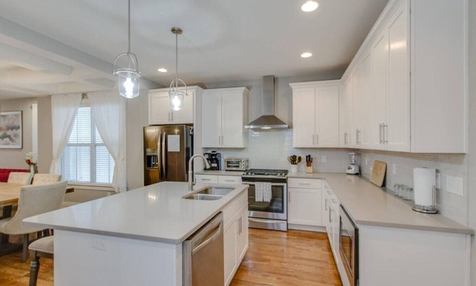 Nashville House | The Nations Native - Stunning 4BR - Private Yard