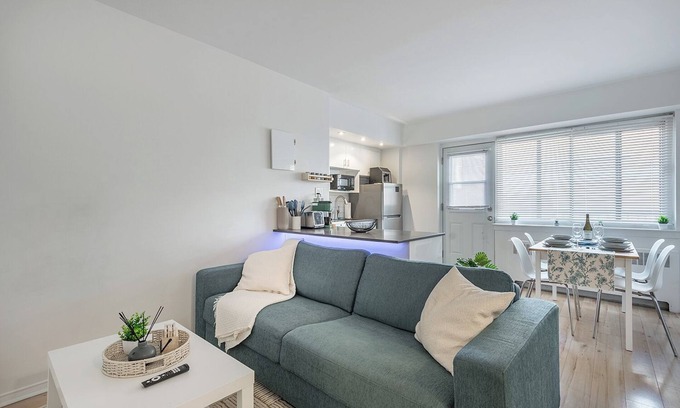 Quartier des Spectacles Apartment | The Nest – 1BR Cozy Comfort, Prime Location