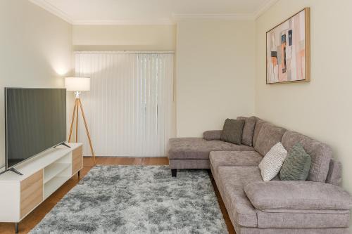 Koreatown Apartment | The Nest at 918 - Pool, Sauna, Laundry, Free Parking and No Cleaning Fee