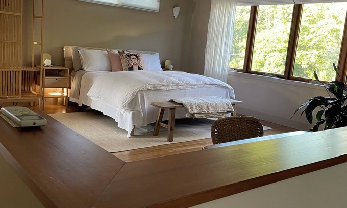 Somers Apartment | The Nest - Restful studio retreat for couples. Short 10 min walk to the beach.